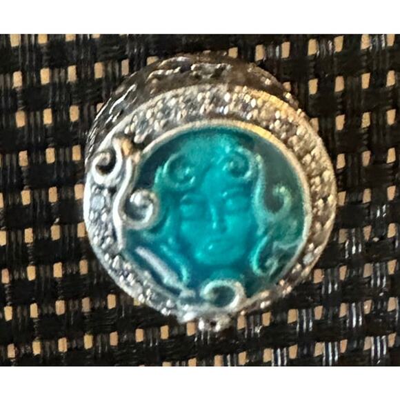 Disney Parks Exclusive Pandora Charm: Madame Leota Haunted Mansion, GUC - Picture 1 of 3